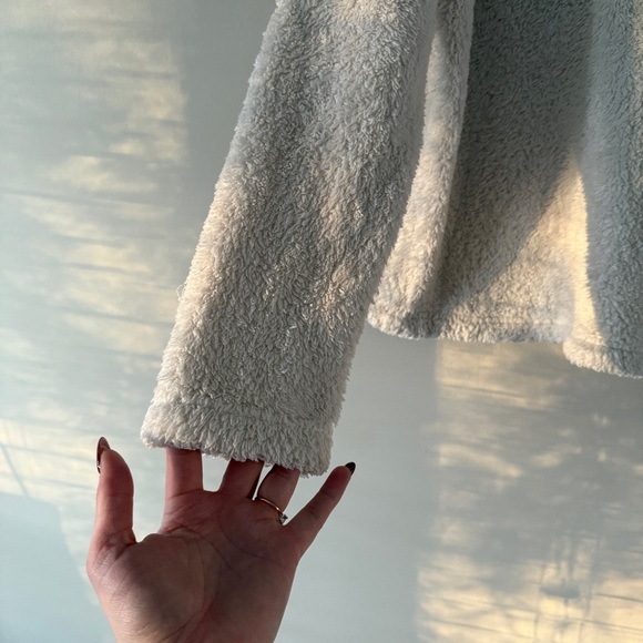 Patagonia cream/ white sherpa quarter zip sweater - Picture 3 of 6